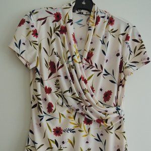 Ladies Top Size M Floral Crossover V-Neck S/S Draped Criss Cross Faux Wrap EUC